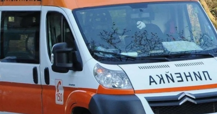 Тежък инцидент на пътя в голям град до река Дунав.Жена е