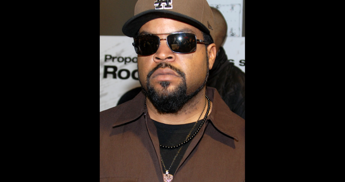 Айс Кюб на английски Ice Cube в превод Леден куб е прякор и артистичен