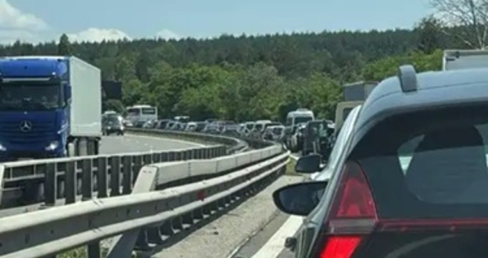 Огромно задръстване се е образувало на АМ Тракия Читатели на