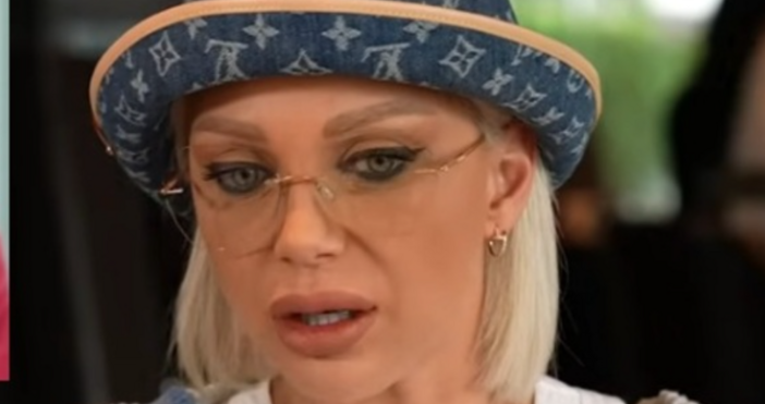 Емануела падна като чувал с картофи по време на участие