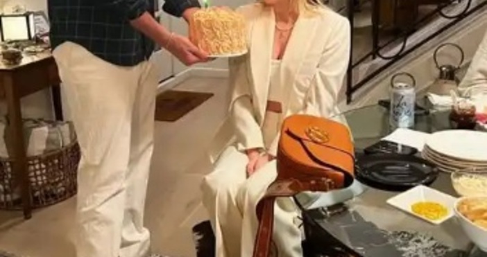 Любопитен кадър с Мария Бакалова обикаля социалните мрежи На фотоса