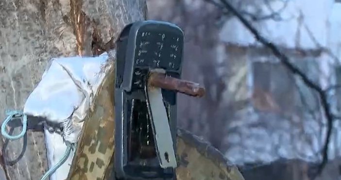 Домоуправител е принуден да спира водата на цял жилищен вход