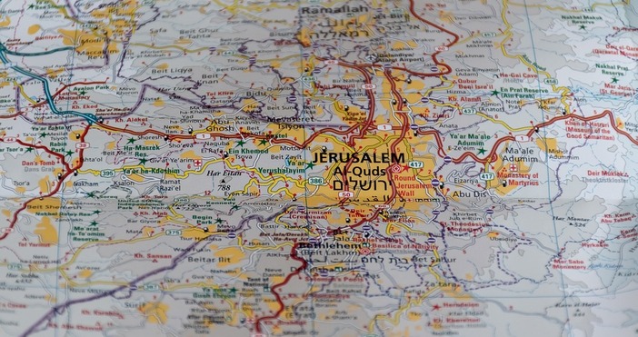 Иранските ракетни атаки срещу Израел продължиха и през изтеклата нощ