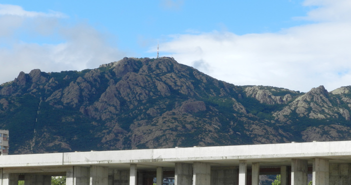 Акция по издирване и сваляне от Сливенската планина на трима