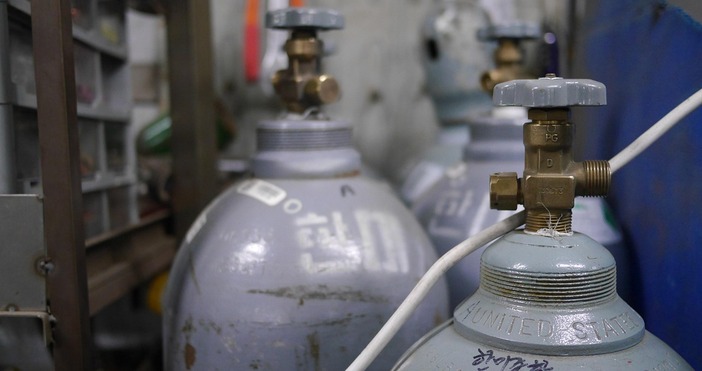 Жена на 77 г и мъж на 52 г са