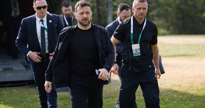 Президентът на Украйна Володимир Зеленски планира да присъства на срещата