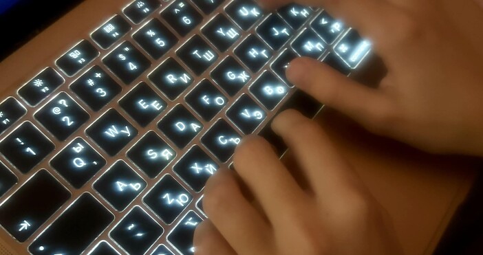 Сигналът за игра която стимулира деца да употребяват и разпространяват