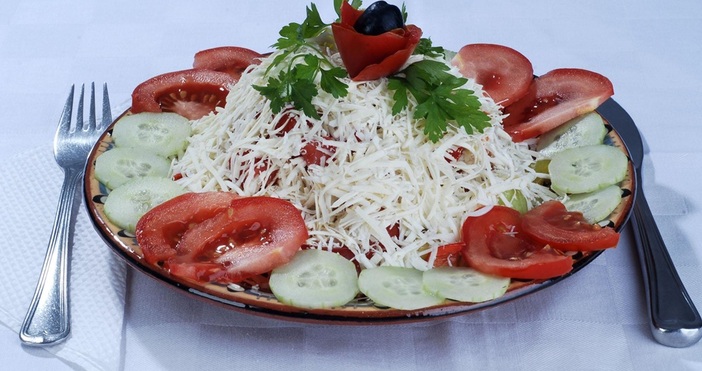 Българската шопска салата си спечели място сред 24-те най-добри салати