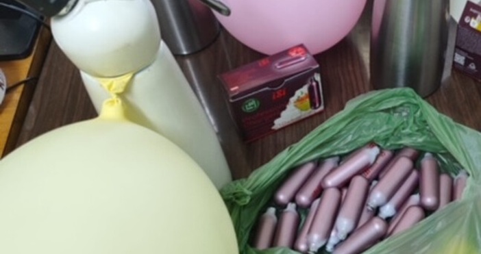 12 кашона с по шест флакона райски газ с тегло