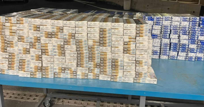 Снимки МВРГранични полицаи разкриха голямо количество контрабандни цигари укрити в