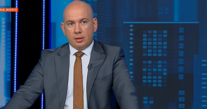 Влизането в еврозоната се прави изцяло по политически причини и