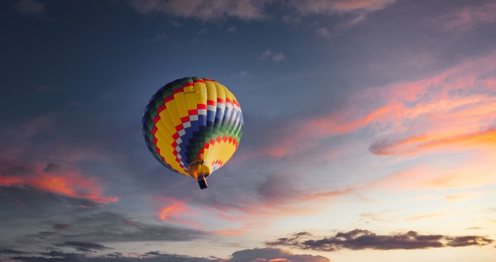 Най малко осем души загинаха след като балон с горещ въздух