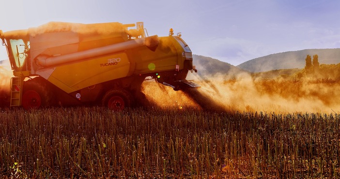 До полунощ явленията в Рило Родопската област ще затихнат облачността ще