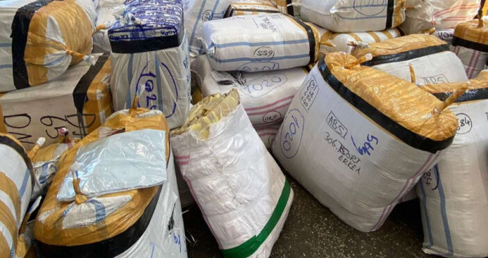 Те са били открити в различни превозни средства всички влизащи