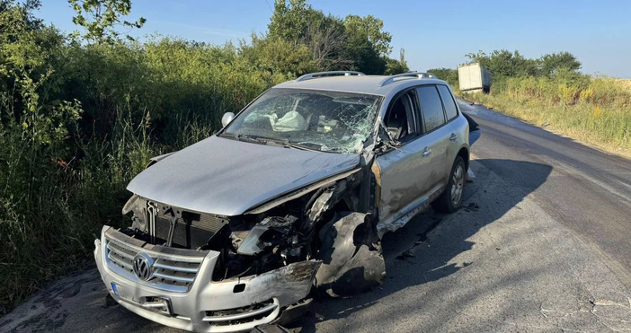 Снимки Фейсбук Д РусиноваТежка катастрофа затвори пътя между Бяла Слатина