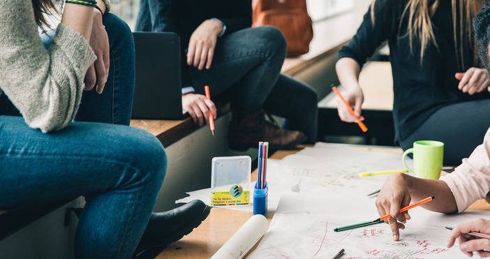 93 от младите българи виждат своето бъдеще в България което