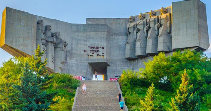 Снимки Фейсбук Б КоцевОбластна администрация разпродава знакови за Варна имоти