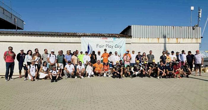 Снимки Община ВарнаС участието на ветроходци от няколко центъра в