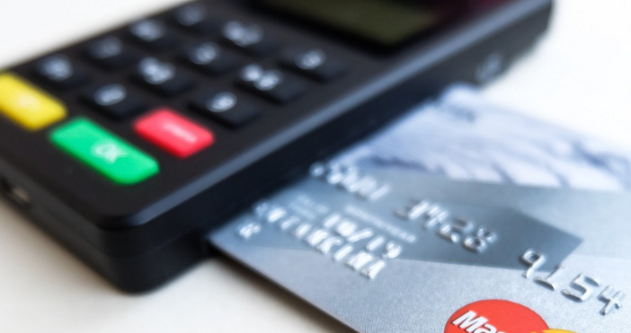 Голяма банка обяви че ще има проблем с плащанията с карти на