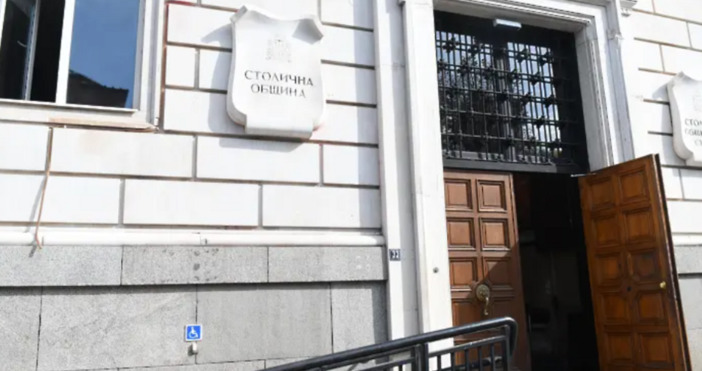 Трима са задържани от Антикорупционната комисия след обиските в кабинета