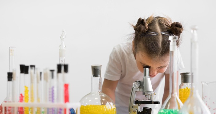 Министерството на образованието и науката съвместно с училища центрове за