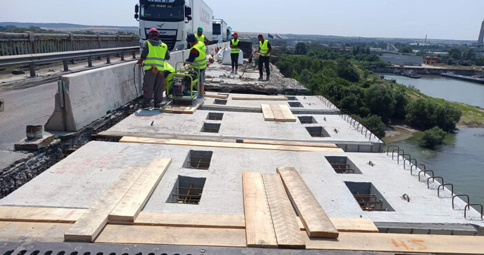 По график продължава основният ремонт на Дунав мост при Русе