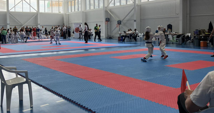 Снимки Община ВарнаС участието на над 170 каратеки от цялата