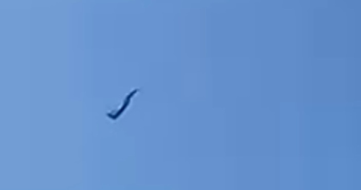 Изтребител летящ в района на затвореното военно летище в монтанското