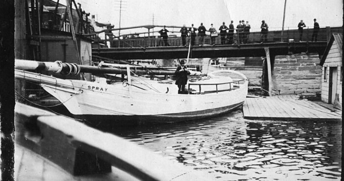 Писателят Джошуа Слокъм се превръща в първият човек в света