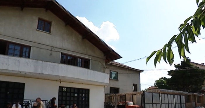 Очаква се днес възрастните хора от нелегалния дом в Суходол