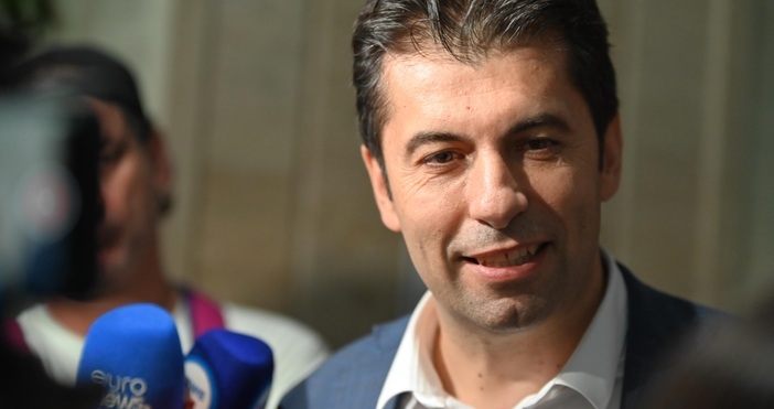 Кирил Петков още не подал заявление за прекратяване на мандата