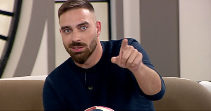 Йонислав Венциславов Йотов по известен с артистичния си псевдоним Тото е български