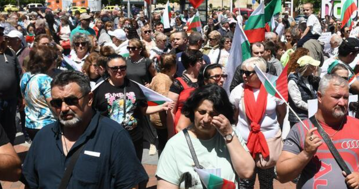 Недоволните срещу въвеждането на еврото отново са на улицата В центъра