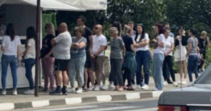 Евтин домашен и вкусен сладолед предизвиква истински фурор в село