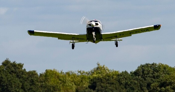Два инцидента с леки самолети са станали днес предиобед като