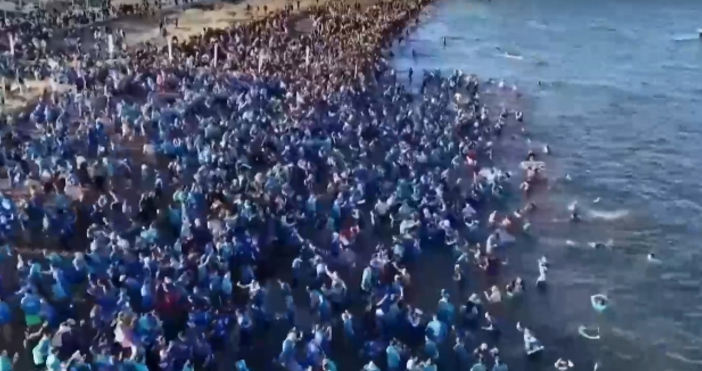 Повече от 7 хиляди души влязоха в ледените води на