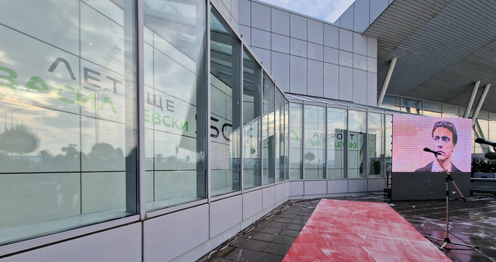 Самолет кацна аварийно на летище Васил Левски в София заради