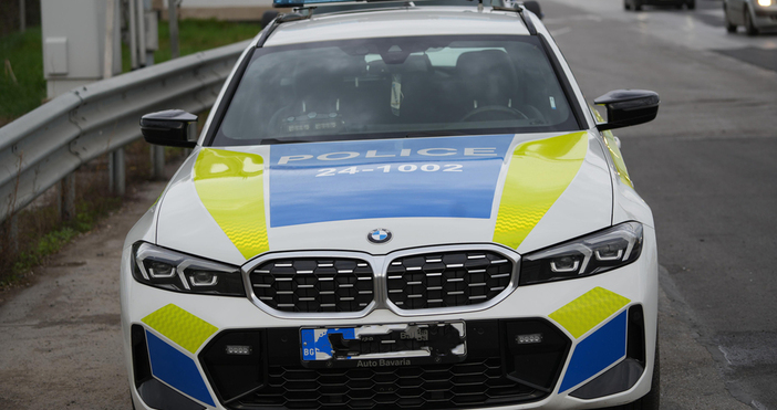 В Академията на МВР инструкторите показват на курсантите как да