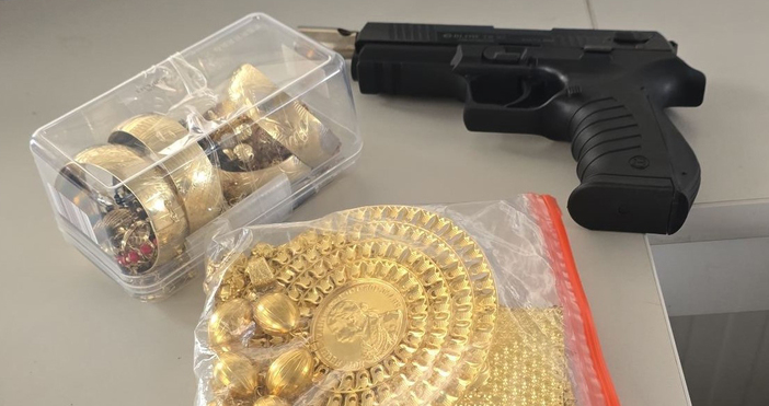 Снимки Агенция Митници Служителите на Митнически пункт Калотина откриха газов пистолет