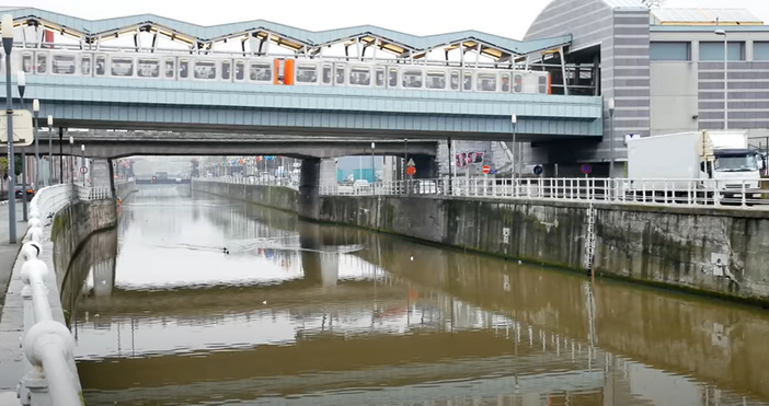 Трима мъже са арестувани по подозрение в непредумишлено убийство след