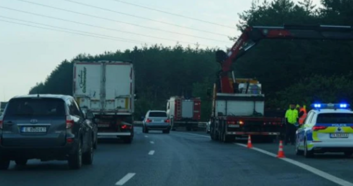 Битката срещу тапите по най натоварения път към Гърция е неравна