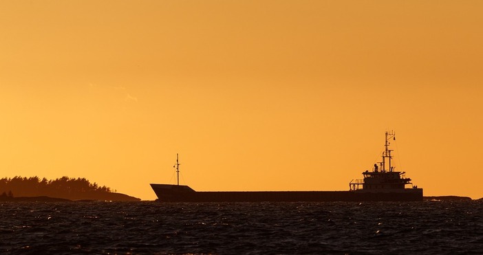 Танкер с един милион барела петрол който преди това е