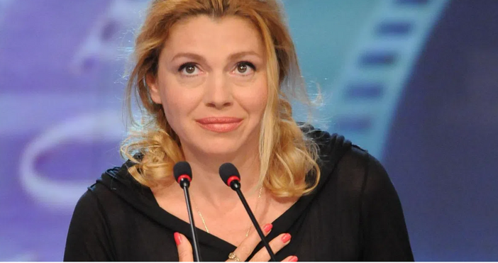  Родена е на 2 юли 1963 година в град София Баща