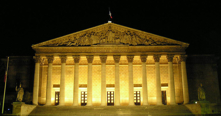 Френският премиер Франсоа Байру оцеля при поредния вот на недоверие