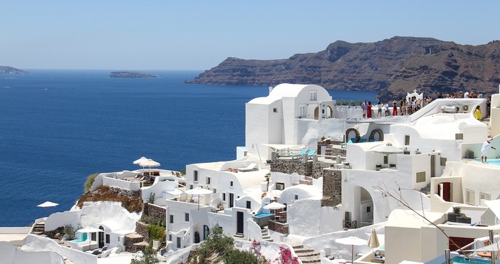 Туристите от круизните кораби които искат да посетят Санторини и