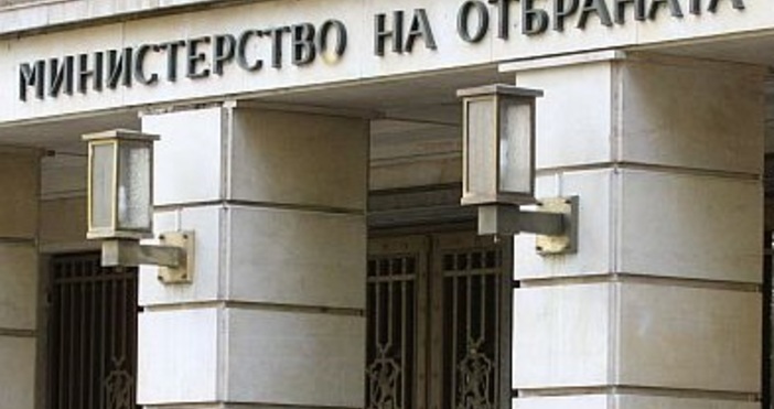 По покана на началника на отбраната адмирал Емил Ефтимов днес