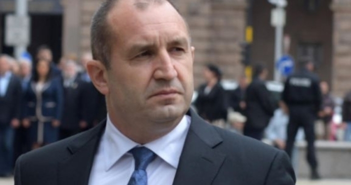 Показаха на президента F 16 идва за първи път в авиобазата