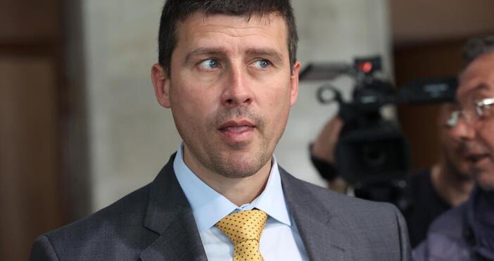 Личи си че Тошко Йорданов е в контакт с Борисов и Пеевски