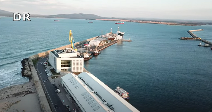 Със заповед на Морска администрация от днес в Бургаския залив