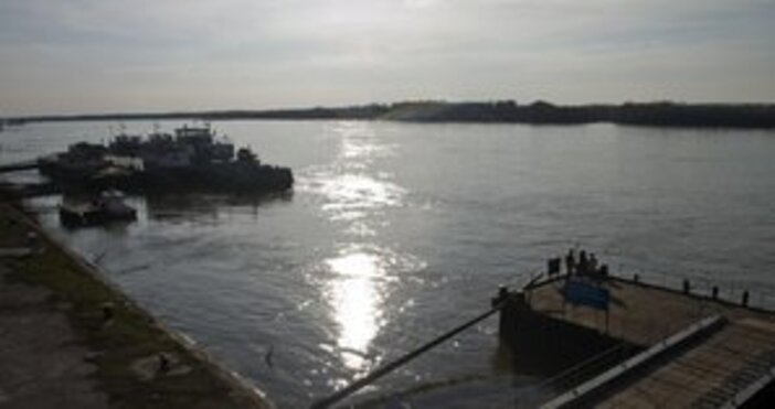 Корабоплаването по Дунав е близо до колапс поради изключително ниското